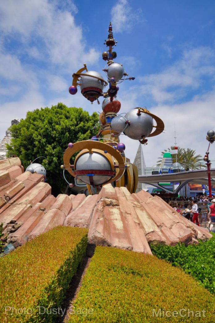 , Disneyland Update – Red, White and Boooooo