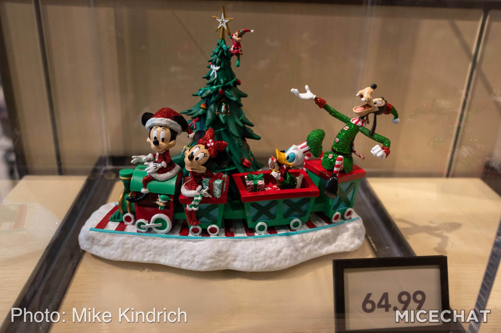 Disney Exclusive 2019 Christmas Tree Truck Santa Mickey & Minnie Pin NEW CUTE 