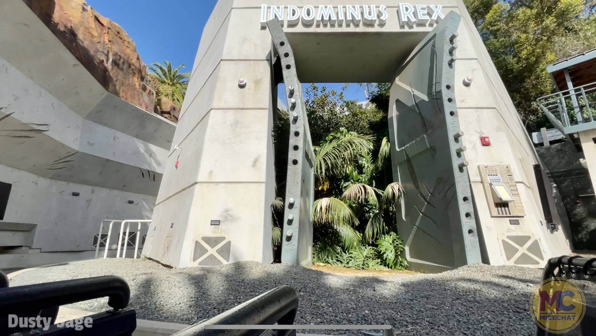 Jurassic World Indominus Rex Enclosure - MiceChat
