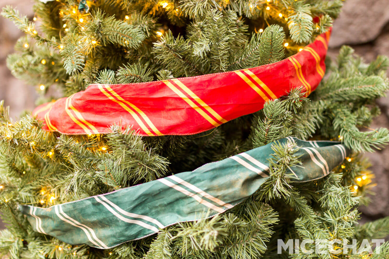universal-studios-hollywood-wizarding-world-of-harry-potter-tree-with-ribbon  - MiceChat