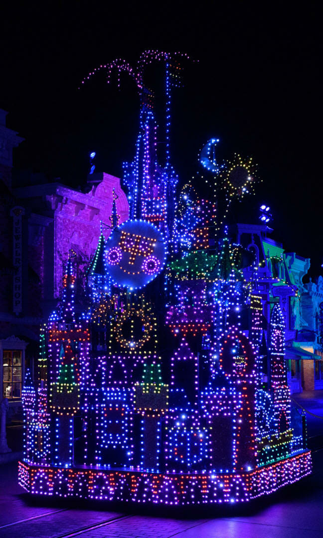 Pruning Disneyland's treehouses, Dateline Disneyland: Tarzan’s Treehouse Out, Characters Return, Crowds Surge