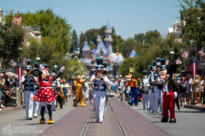 Disneyland, Dateline Disneyland: Mercury Climbs, Crowds Thin, and a Musical Tradition Returns