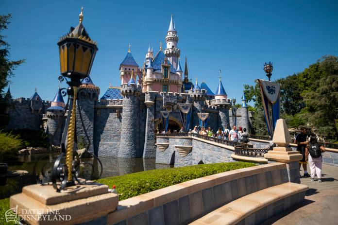 Disneyland, Dateline Disneyland: Mercury Climbs, Crowds Thin, and a Musical Tradition Returns