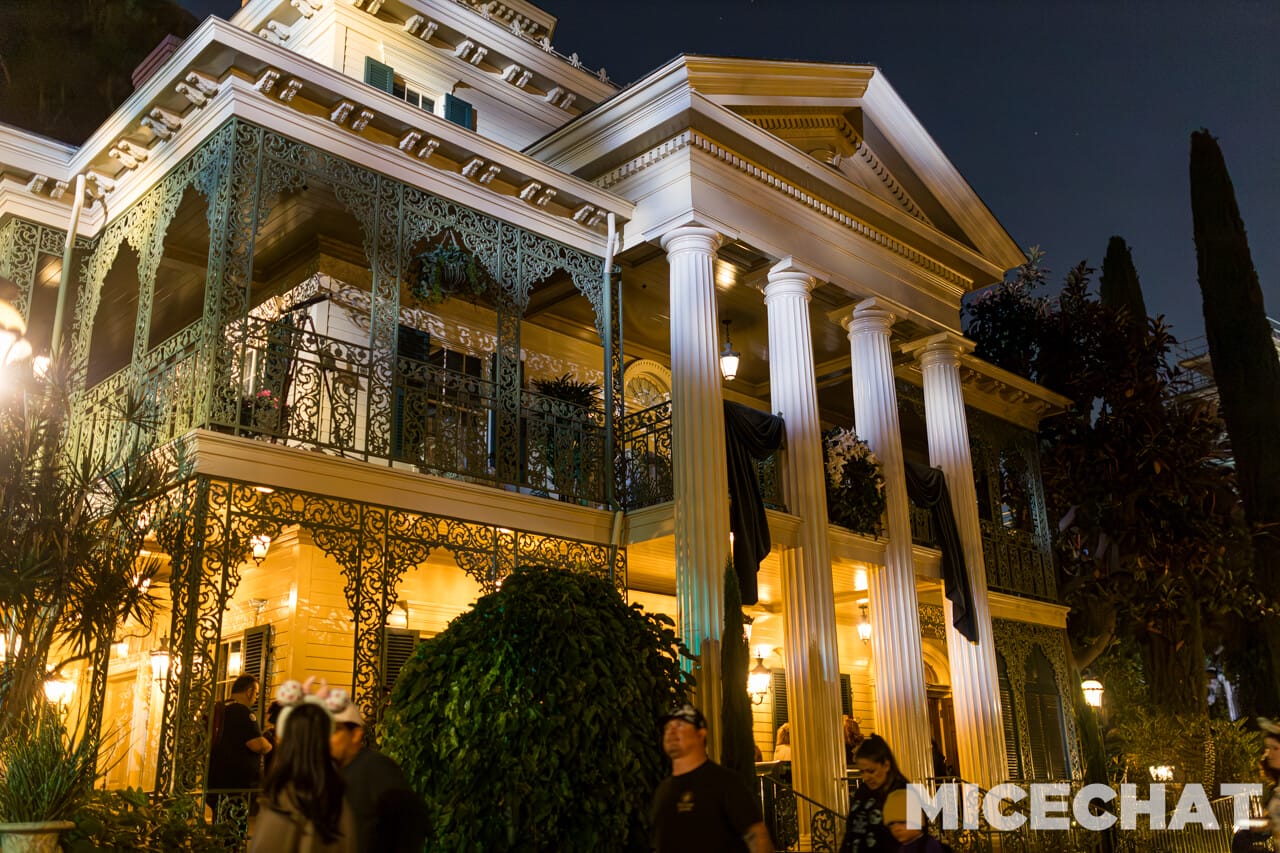 MiceShots: Photo Journey Through Disneyland's Haunted Mansion!